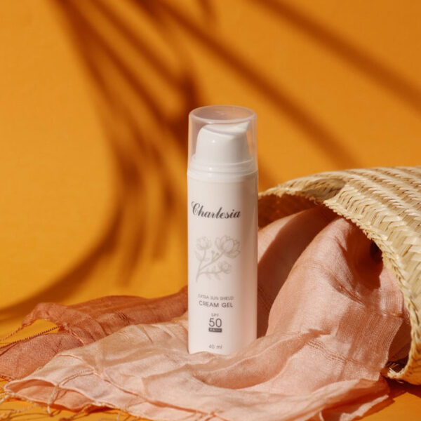 Charlesia Extra Sun Shield Cream Gel SPF50 PA+++ (ครีมกันแดด ชาร์ลีเซีย เอ็กซ์ตร้า ซัน ชีลด์ ครีม เจล เอสพีเอฟ 50 พีเอ+++)
